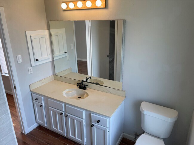 Building Photo - 505 Landing Blvd