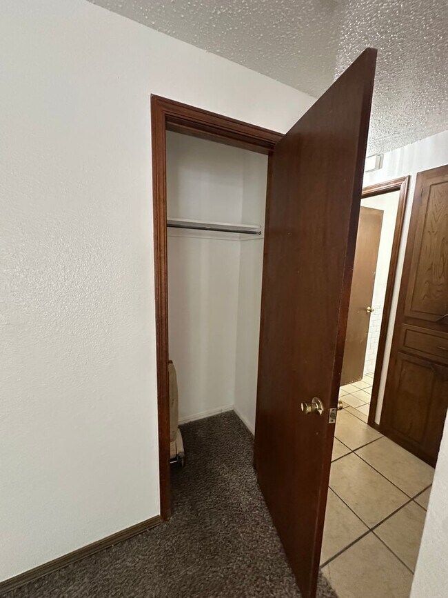 Building Photo - 4808 S Dimple Dr