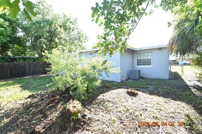 Building Photo - 212 N Clearview Ave