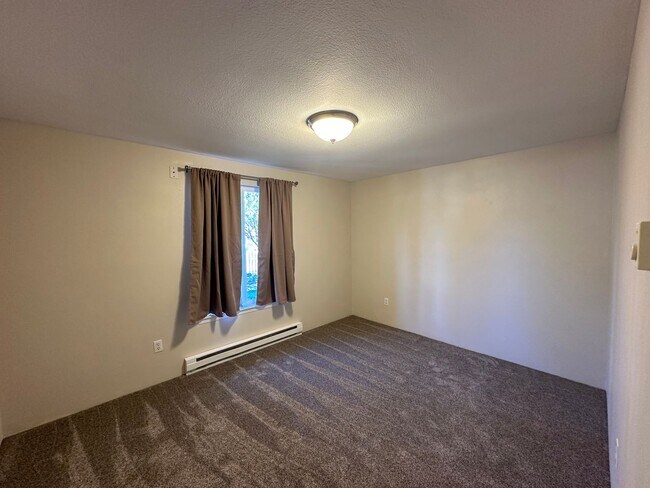 Building Photo - Charming 2 bdrm, 1 bath in Maplewood Neigh...