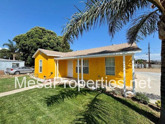 Building Photo - 16059 Iris Dr