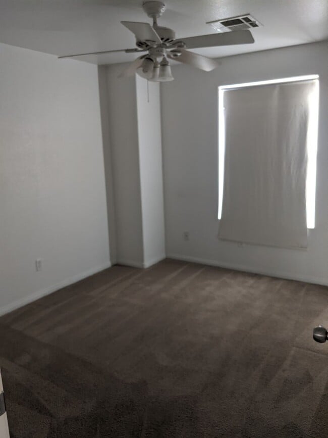 Building Photo - Stunning 3-story corner home in the NW 3 bed 3.5bath