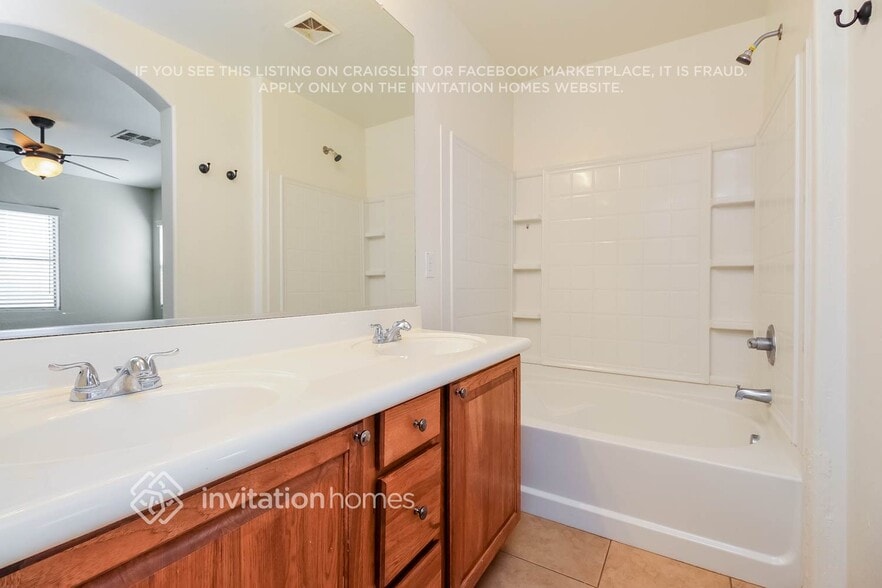 Building Photo - 4630 E Laurel Ct