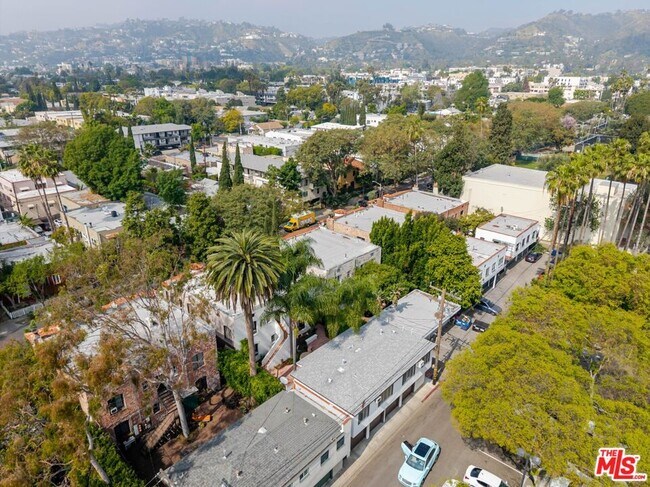 Building Photo - 1132 N Vista St