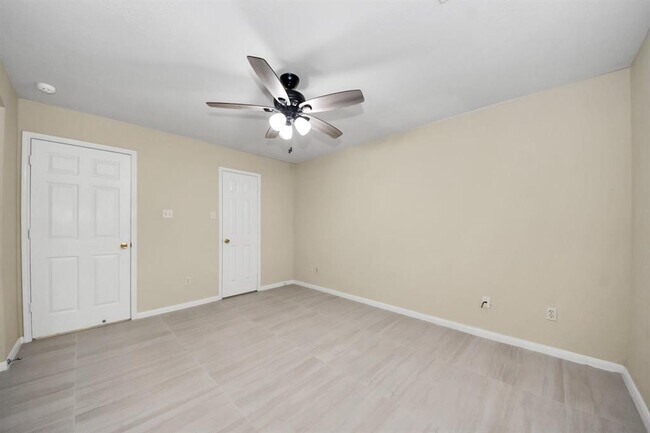 Building Photo - 10214 White Oak Trail Ln