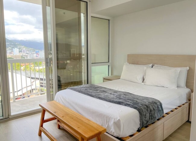 Building Photo - 909 Kapiolani Blvd