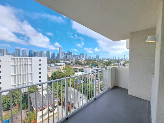 Building Photo - 120 SW 8th Ave