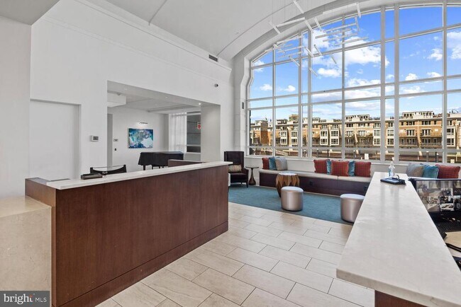 Building Photo - 100 Harborview Dr