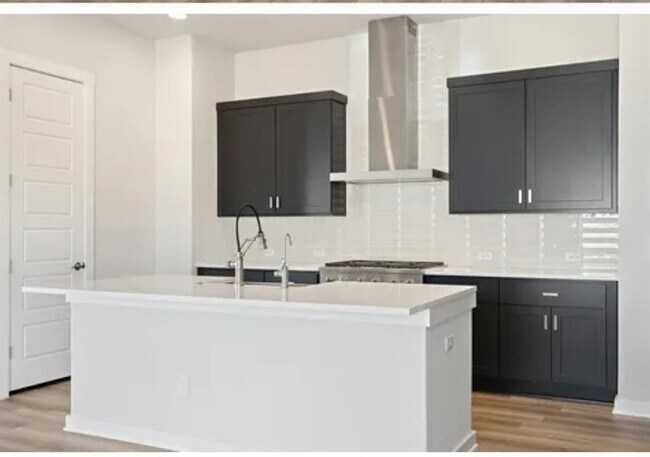 Building Photo - 1561 Sawmill Xing