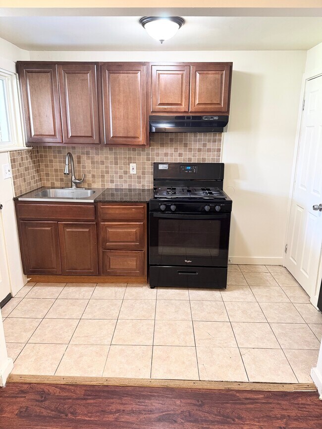 KITCHEN - 815 Union St