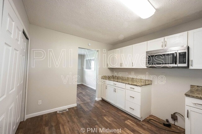 Building Photo - 126 Lewis Dr