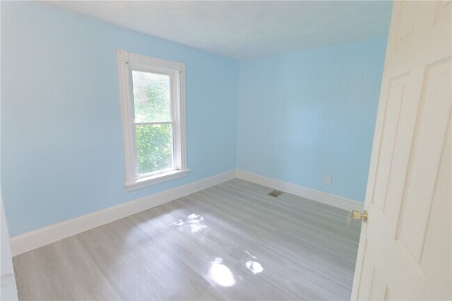 Building Photo - 138 Stuart Ave
