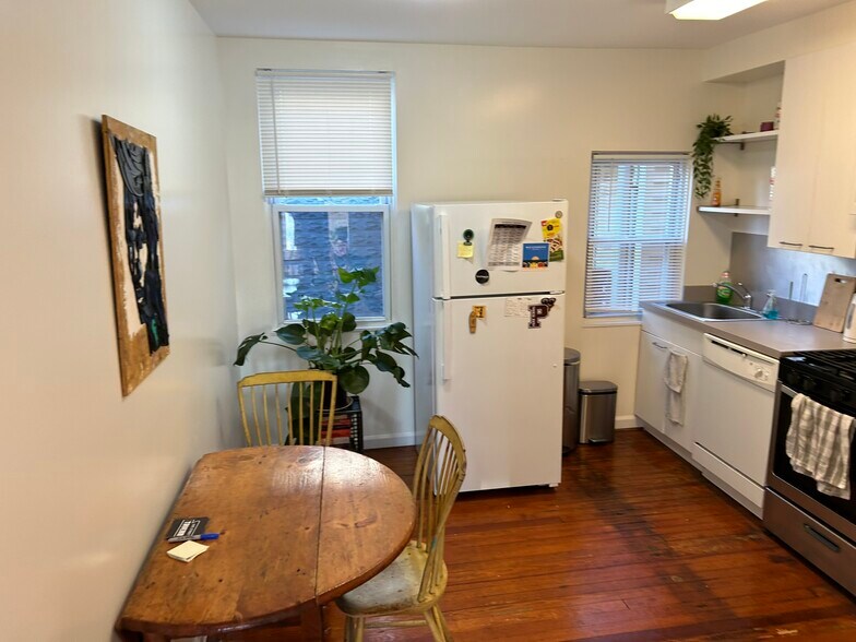 Building Photo - 3005 Huntingdon Ave