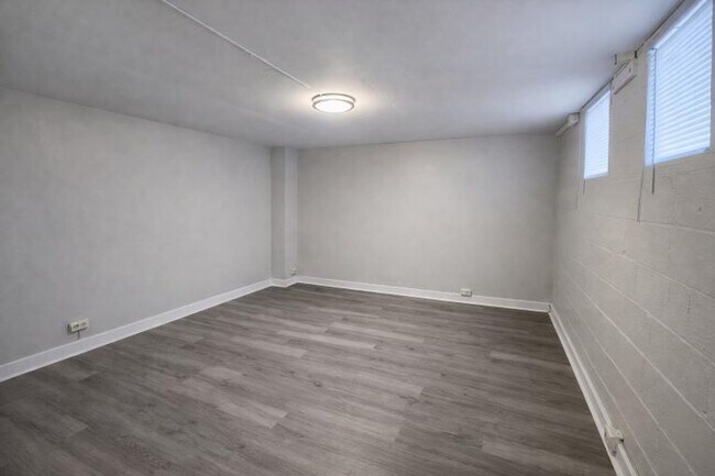 Building Photo - Cumberland Drive Triplex