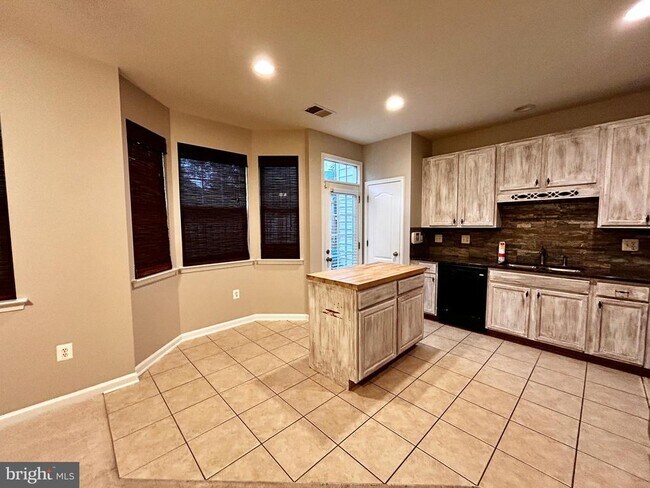 Building Photo - 312 Quinton Oaks Cir