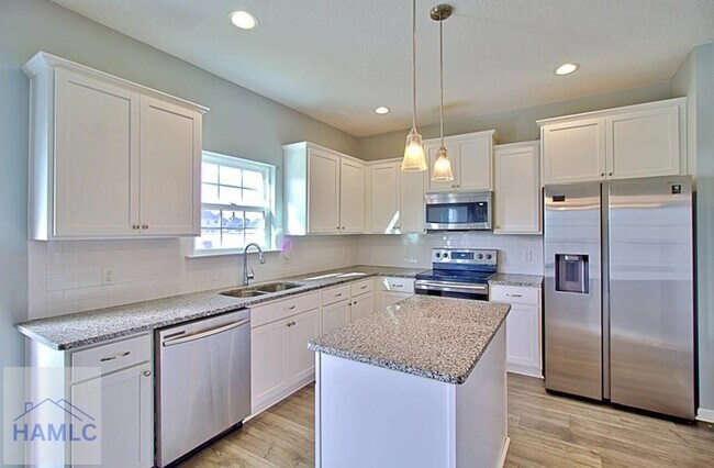 Building Photo - 7 Upland Ct