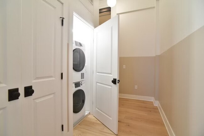 Building Photo - City Hall