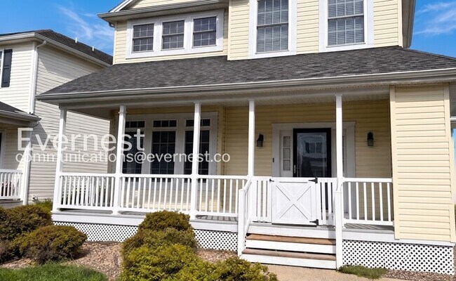 Building Photo - 4 Bed/3.5 Bath Home with Fenced Yard / Pet-Friendly / Available Soon!