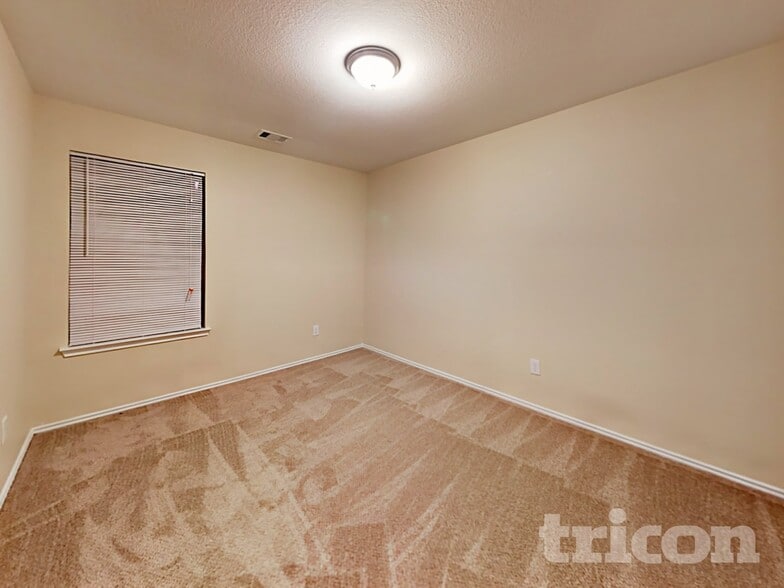 Building Photo - 10338 Whisper Bluff Dr