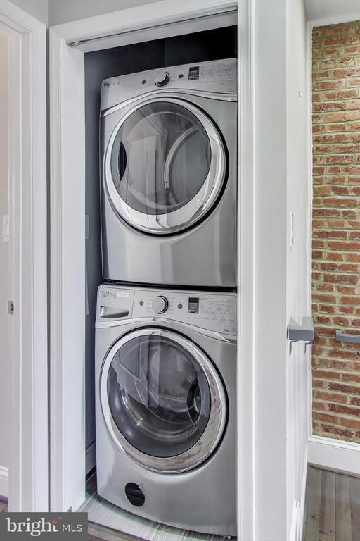 Building Photo - 317 Todd Pl NE