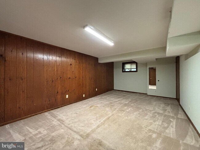 Building Photo - 8210 Riverside Rd