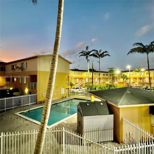 Building Photo - 6235 SW Kendale Lakes Cir