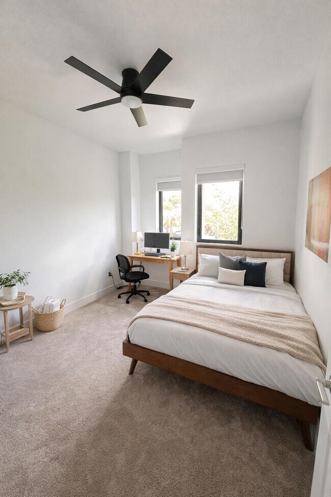 Building Photo - 4189 N Oak Pl