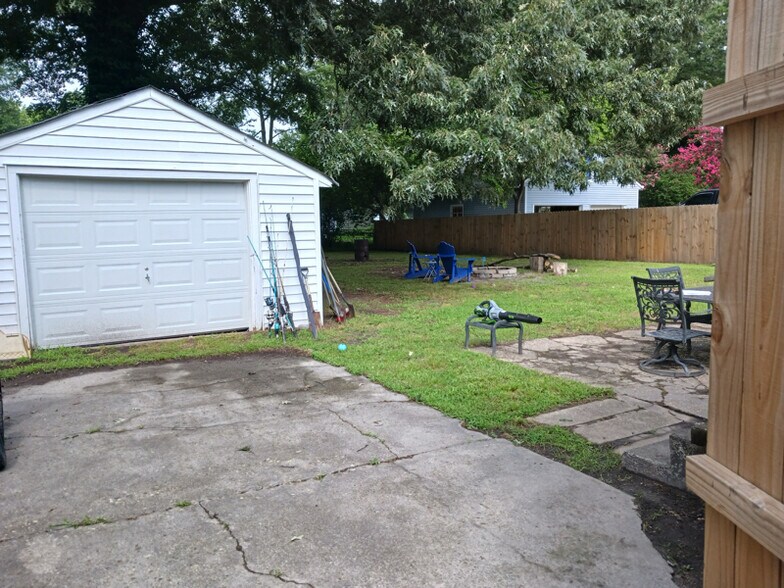 Building Photo - 207 Winchester Dr