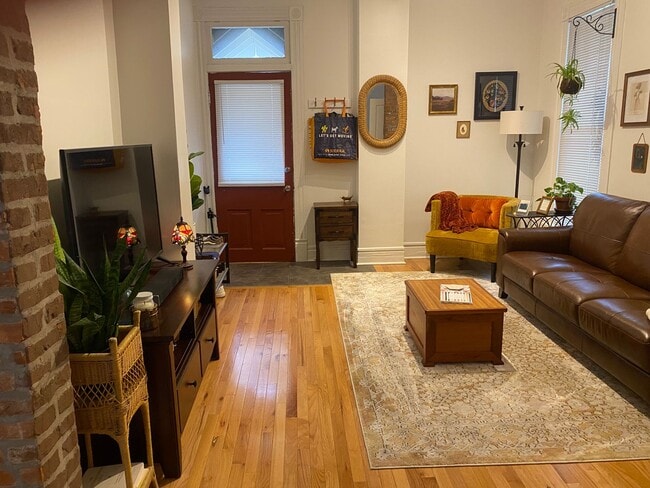 Building Photo - 111 E Blenkner St