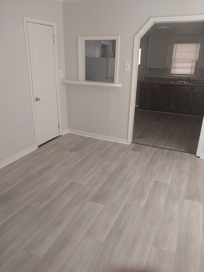 Building Photo - 310 E 13th St