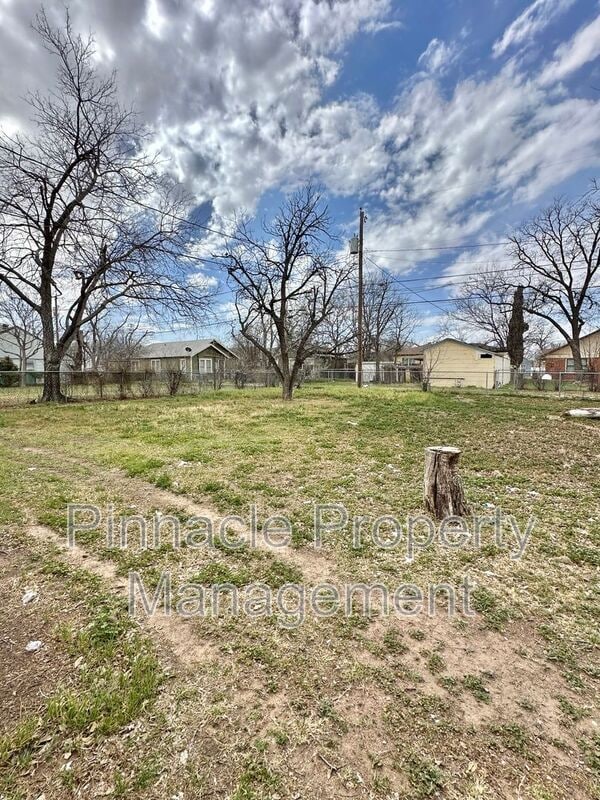 Building Photo - 309 N Milton St