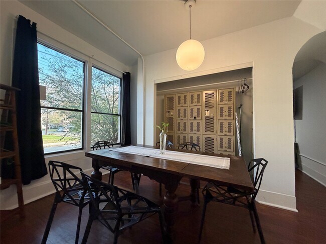 Building Photo - 402 Hyde Park Blvd