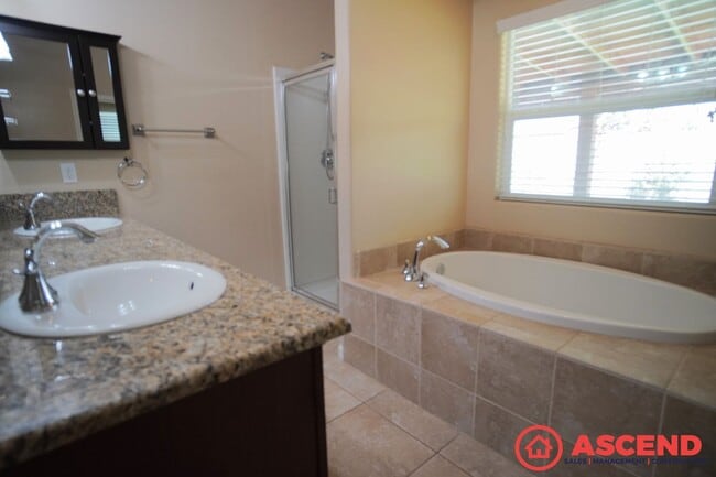 Building Photo - Charming 4-Bedroom, 2-Bathroom Home in Nor...