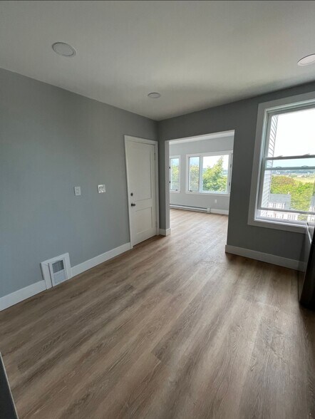 Primary Photo - 31 Faywood Ave
