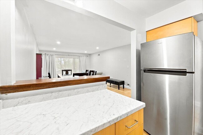 Building Photo - 5300 Carriage Way Dr