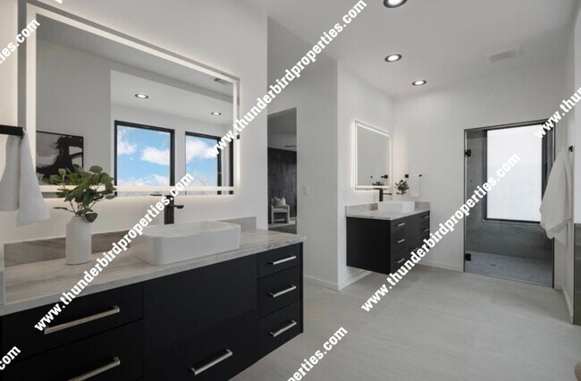 Building Photo - Living on top of the world in Corrales!!!! Look at these views!!!!