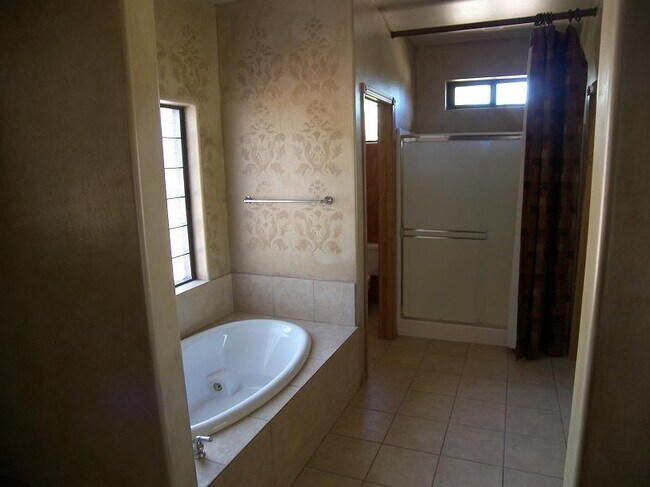 Building Photo - 2551 W Lodgepole Ln