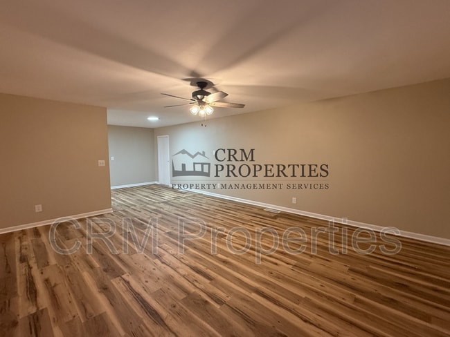 Building Photo - 5702 Mendota Dr