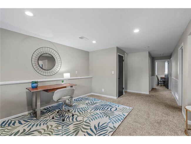 Building Photo - 540 Orchid Ln N