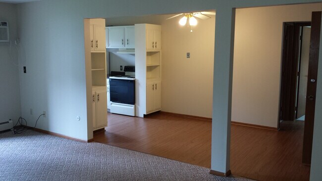 Building Photo - 1923 Viking Dr NW