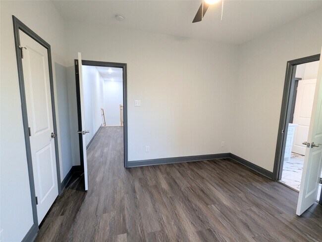 Building Photo - 1028 Francis Dr