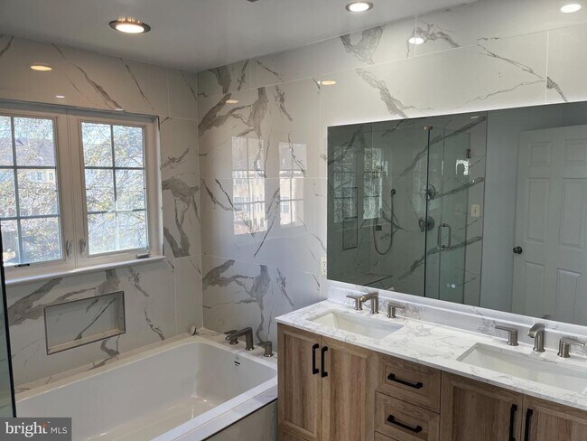 Building Photo - 9611 Juniper Dr