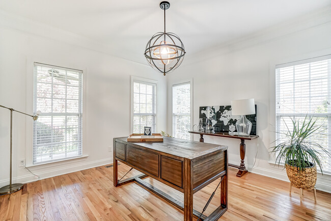Building Photo - 1024 Patricians Ln