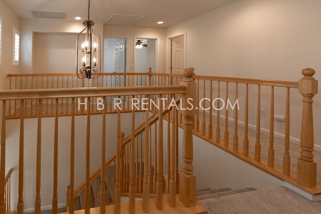 Building Photo - Comfort, Convenience & Space — Tracy Living at Its Best