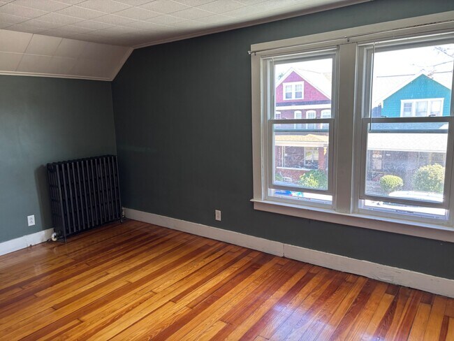 Building Photo - 2628 W Chestnut Ave