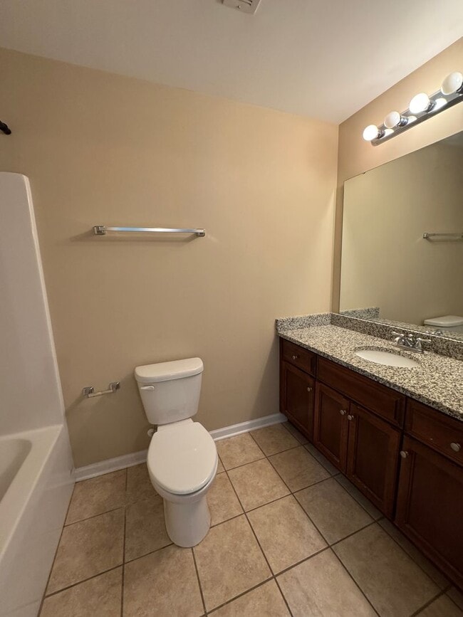 Building Photo - Available to Show