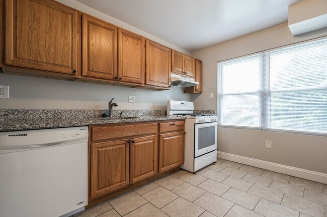 Building Photo - 8619 Pioneer Dr