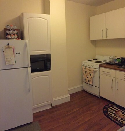 Building Photo - 469 Beacon St