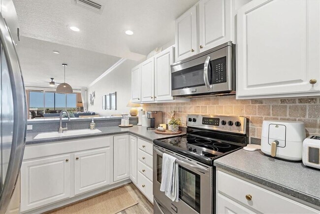 Building Photo - 13513 Gasparilla Rd