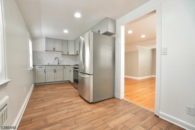 Building Photo - 36 Derwent Ave